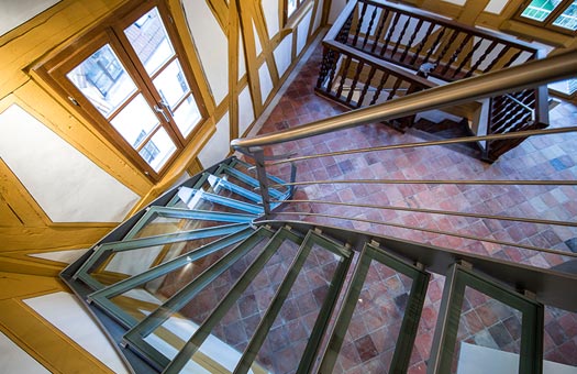 Moderne Stahl-Glastreppe (Foto @FS)